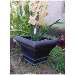 square resin garden planter